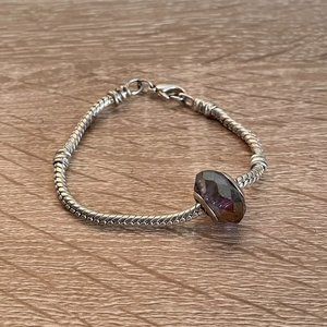 Silver bracelet with amethyst bead